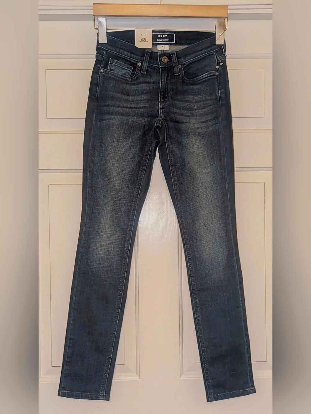 BNWT DKNY Sz00 Women's CURVY SKINNY LOW RISE Jeans in Dark Indigo Wash